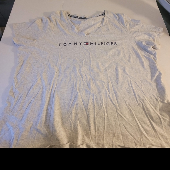 Tommy Hilfiger T-shirt - Picture 2 of 4